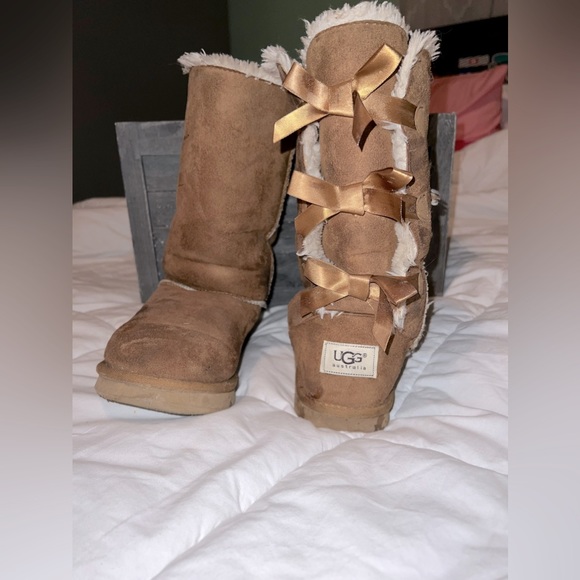 UGG Shoes - Women’s tan Ugg boots with bows